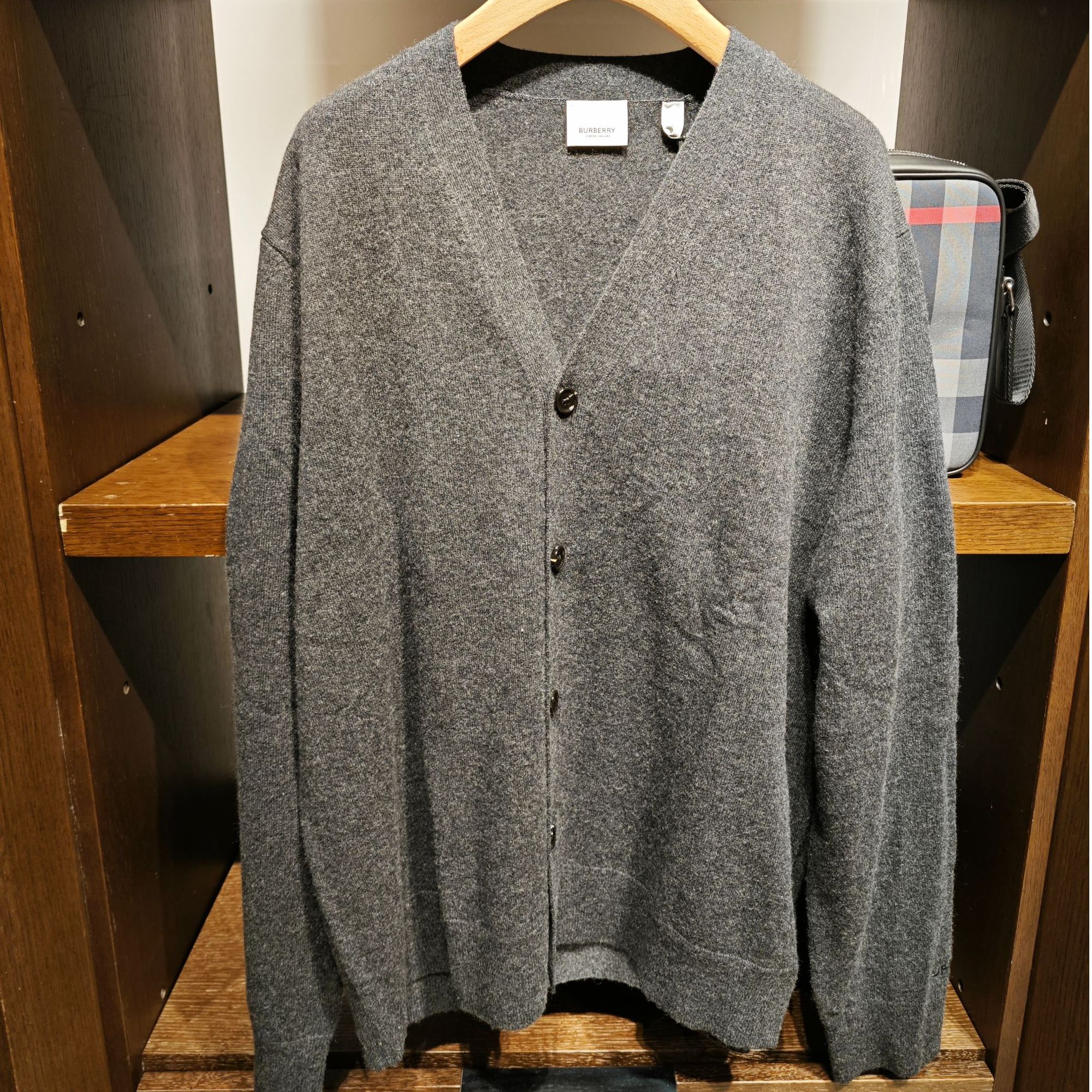 【巴黎直邮】Burberry博柏利 V领宽松纽扣针织衫男款灰色80911851