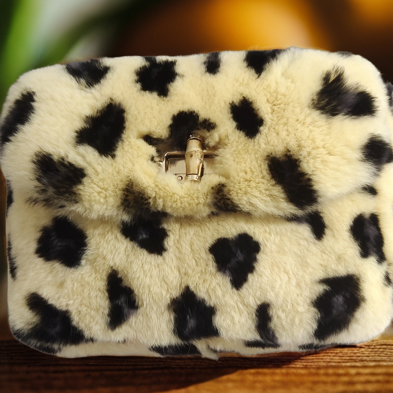 复古白色女装黑色派克服休闲冬季@已直播间介绍私拍不发兔毛时尚