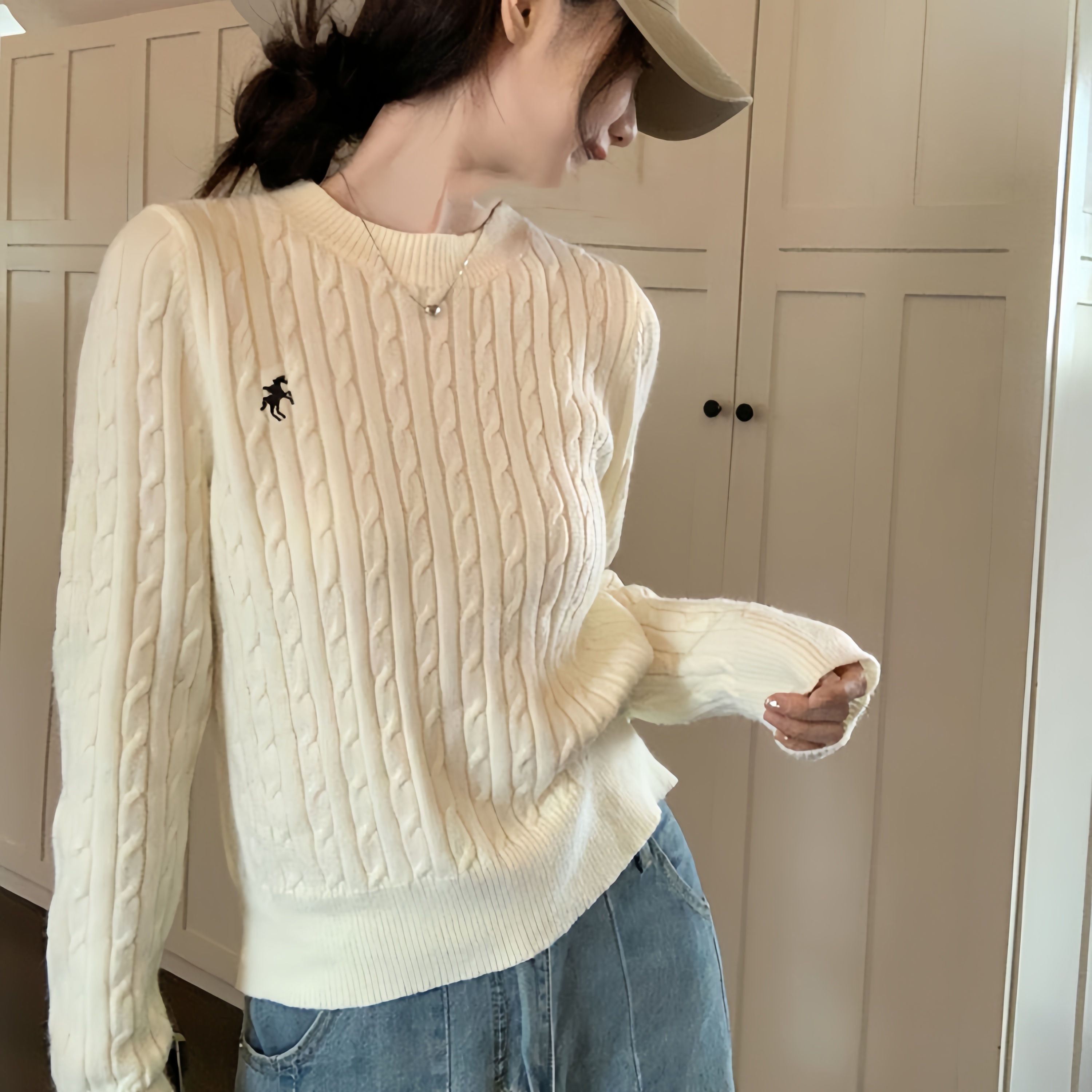 秋冬新款圆领刺绣麻花毛衣长袖针织衫设计感显瘦长袖内搭打底衫女