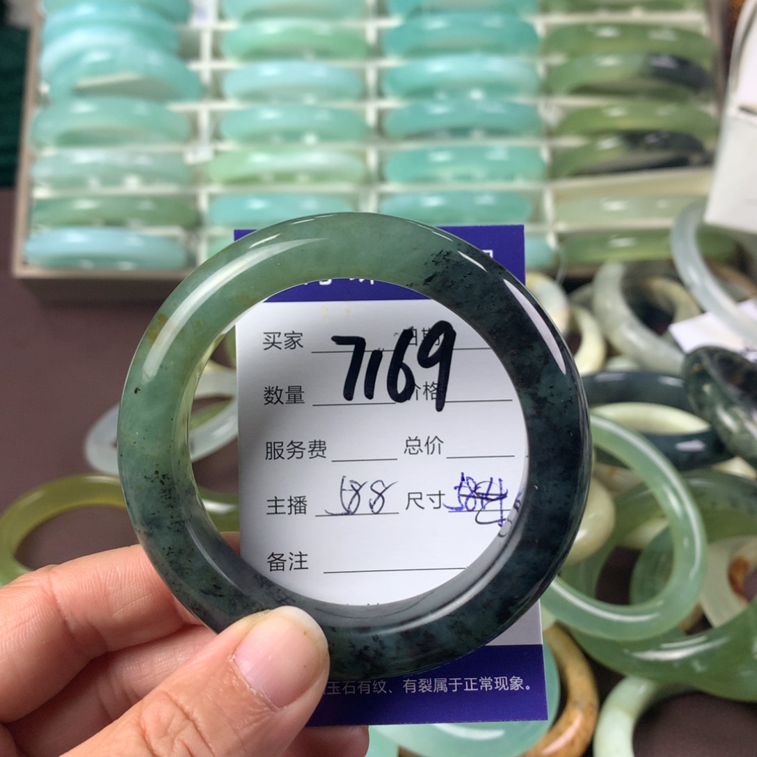 蛇纹石玉手镯未镶嵌7169