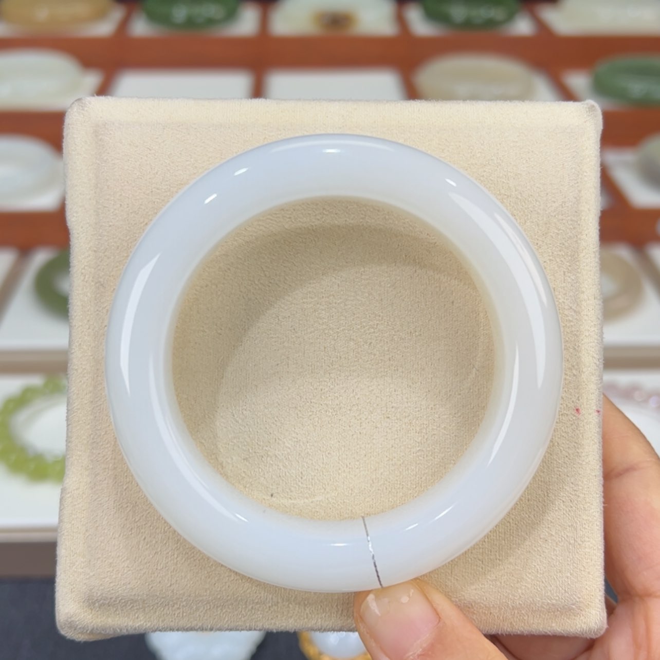 【闪购商品】和田玉手镯未镶嵌懒**羊和田玉手镯