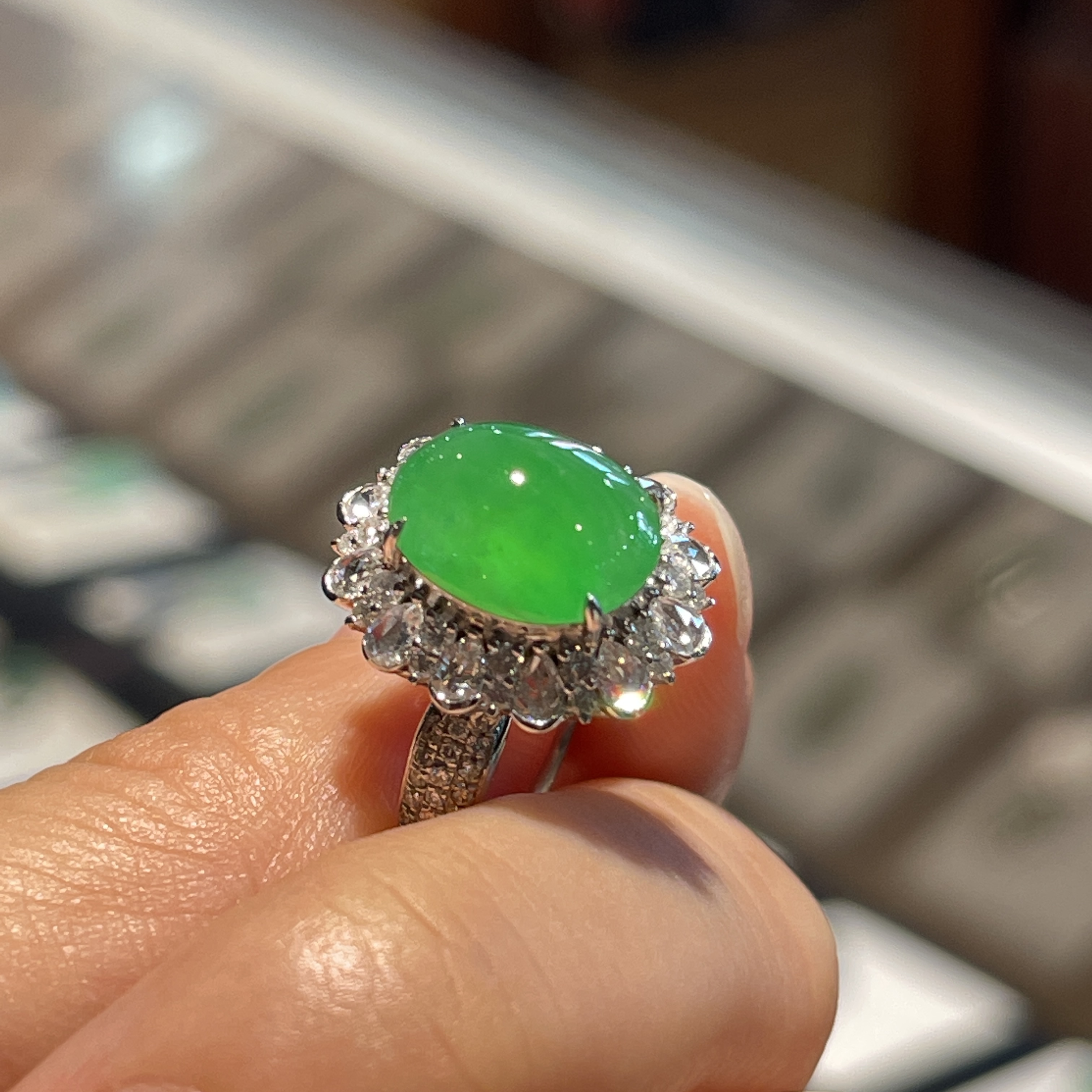 18K金镶翡翠满色戒指