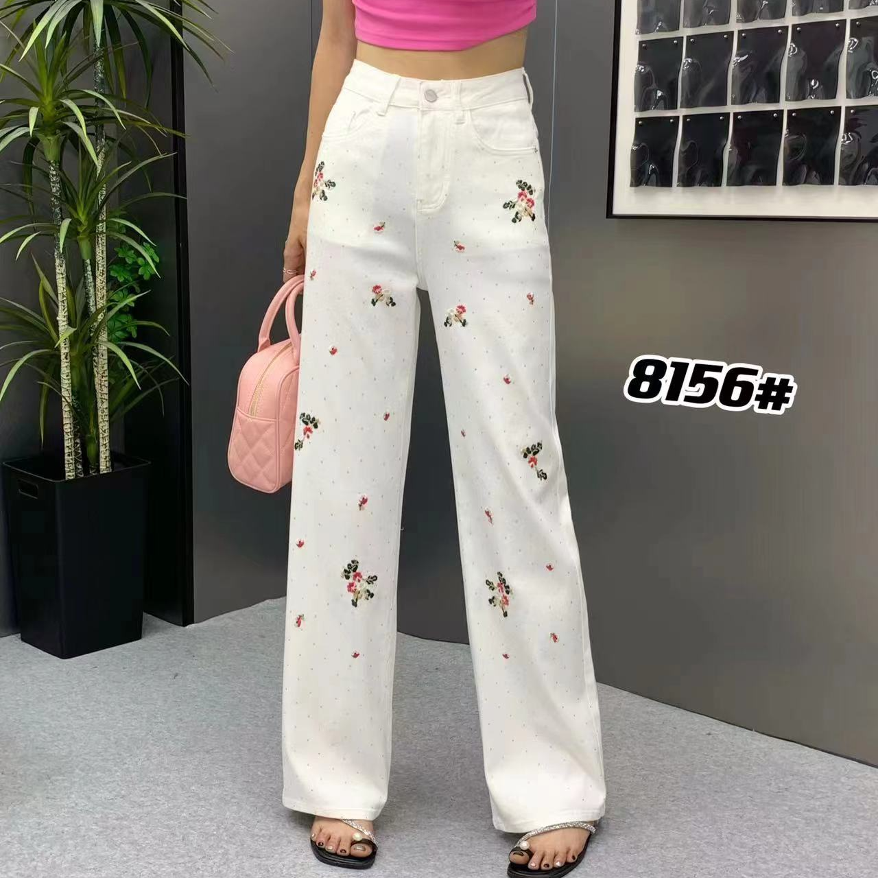 爆款弹力白色绣花牛仔直筒裤