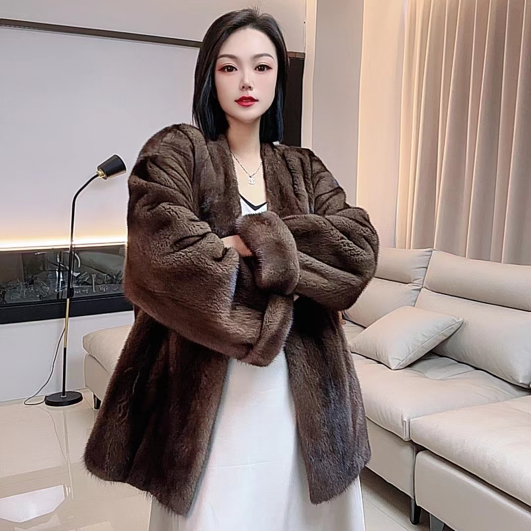 【媛媛严选】2024新款气质减龄设计师网红时尚休闲水貂毛女外套2402