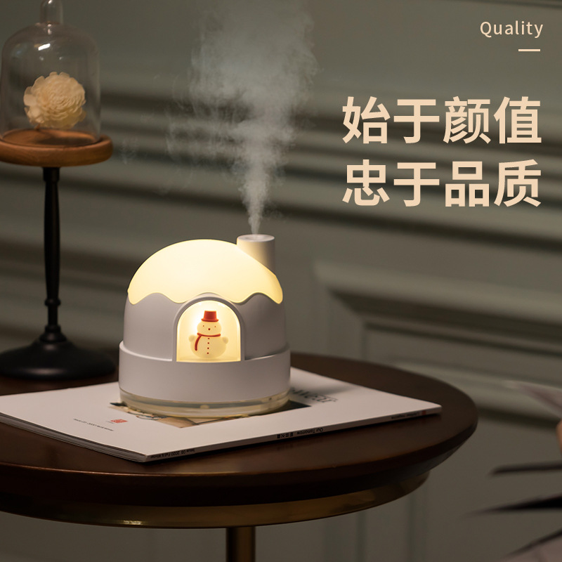 新款雪屋夜灯加湿器 usb静音卧室可爱桌面空气迷你补水家用加湿器