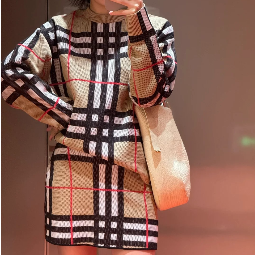 未使用 BURBERRY/博柏利 女士格纹圆领长袖毛衣 WKN20133 