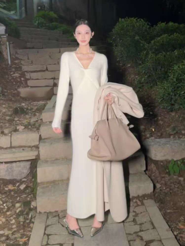 3071氛围感温柔V领开叉针织连衣裙女2024秋季新款长款过膝长裙