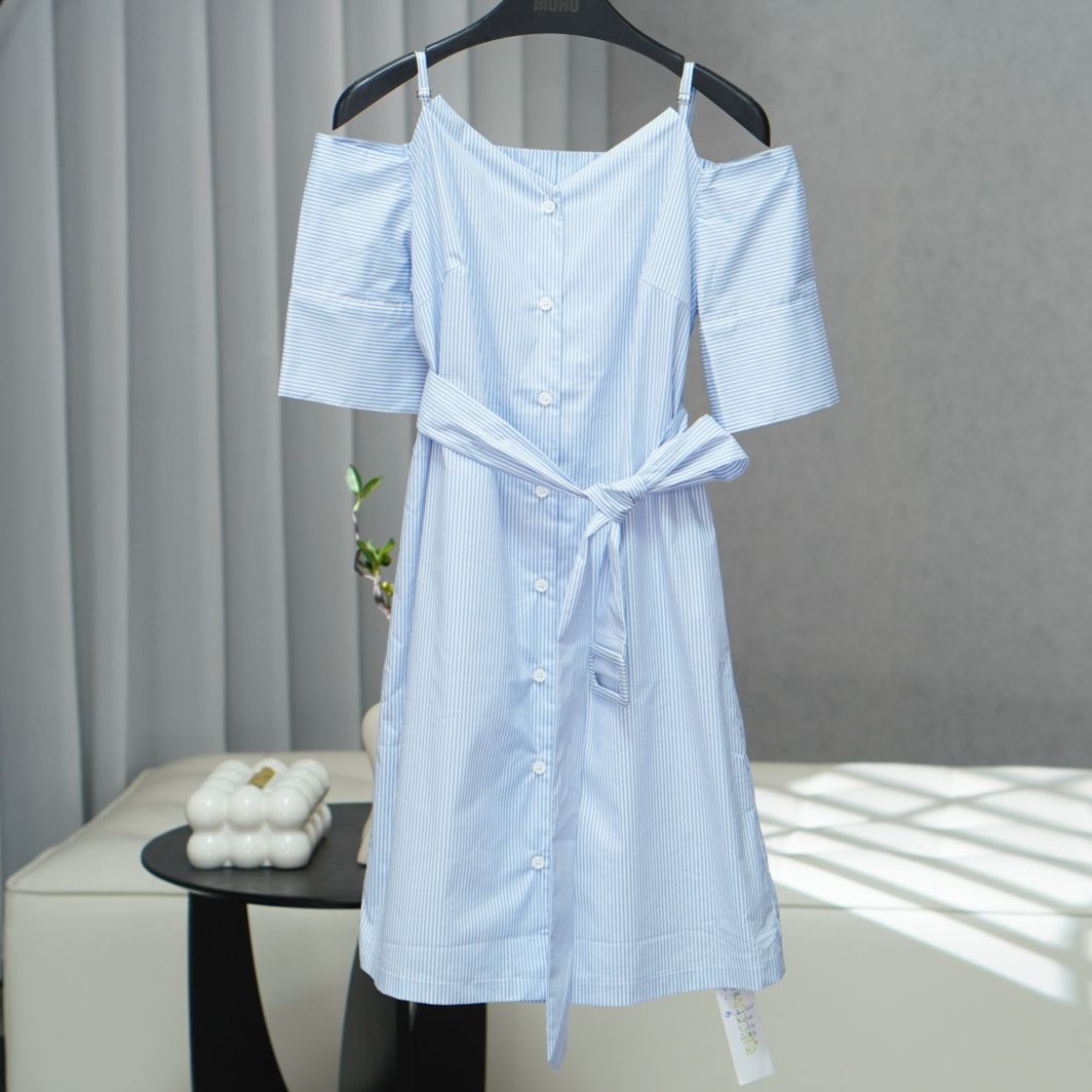 同伊系列  WS262   女装时尚撤柜吊带连衣裙蓝色G92102