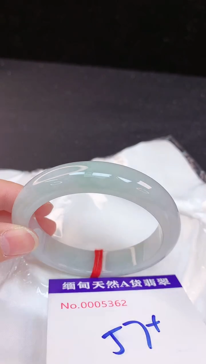 【闪购商品】翡翠手镯未镶嵌57+