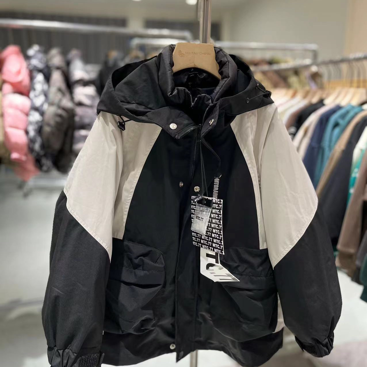 MTC  冬款羽绒服 Z 56175