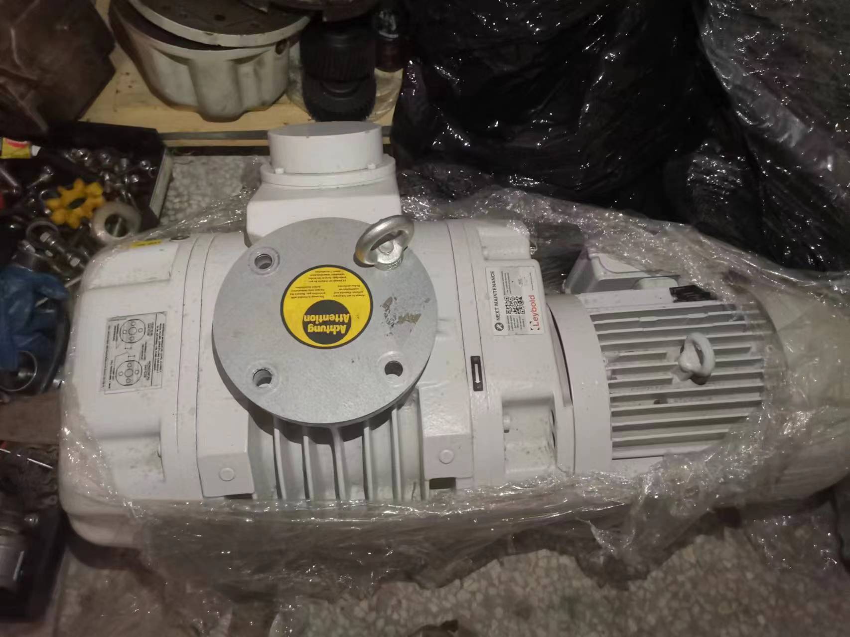 德国莱宝Leybold罗茨真空泵WSU1001全新未使用库存机外表有小磕碰