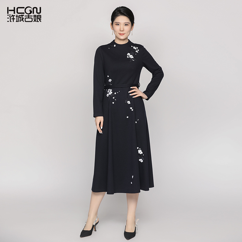 中国风绵羊毛精致刺绣藏蓝色气质修身优雅女士浅梅连衣裙DMT11353