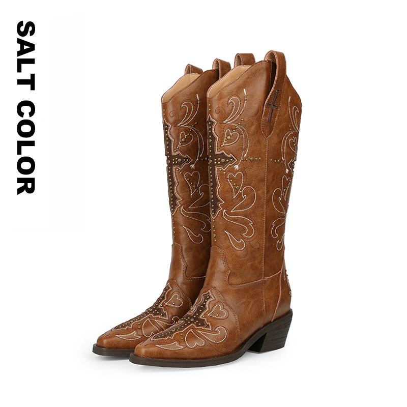 【易梦玲同款】Saltcolor 粗跟刺绣铆钉高筒靴女低跟重工宽松西部靴