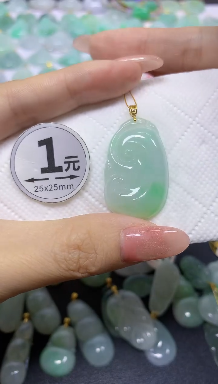 翡翠18K金镶嵌颈饰天然翡翠A货
