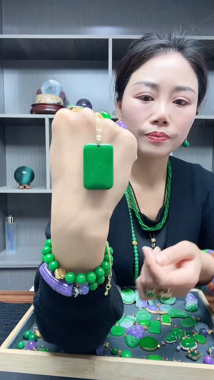 【闪购商品】翡翠吊坠(赠链)14K金镶嵌吊坠