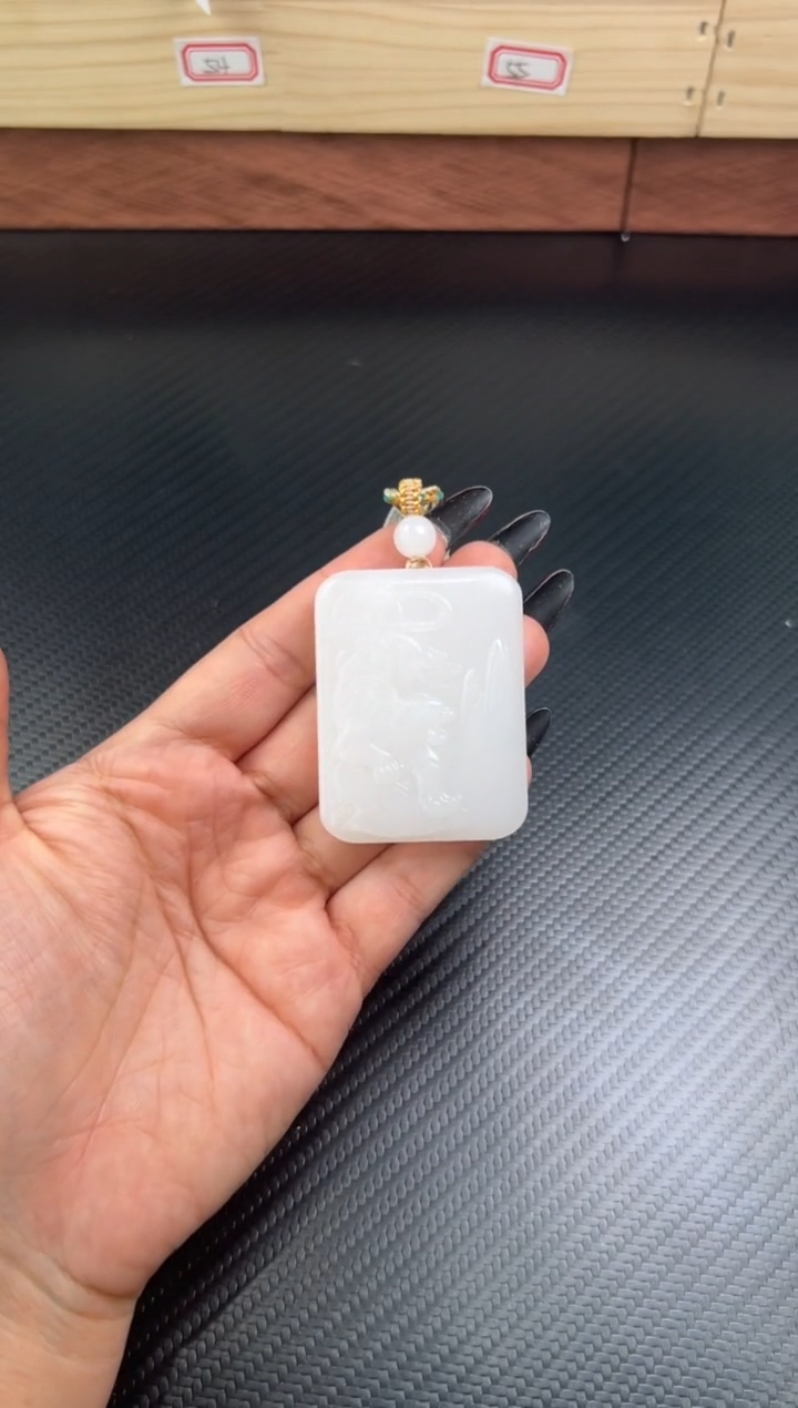 吊坠(赠链)未镶嵌和田玉黑山微色差m