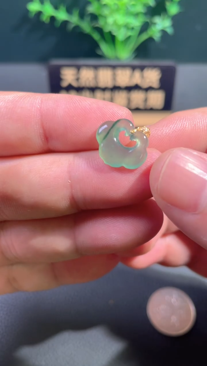 颈饰18K金镶嵌翡翠翡翠