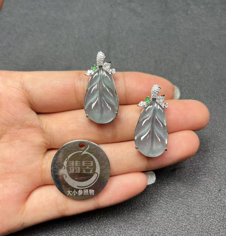 36690T18-3N19-天然A货翡翠叶子吊坠s925银镶-多样性发其一