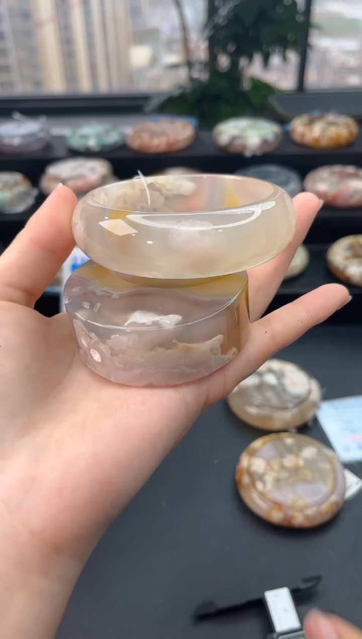 【闪购商品】石英质玉手镯未镶嵌赠送镯心（圈口60