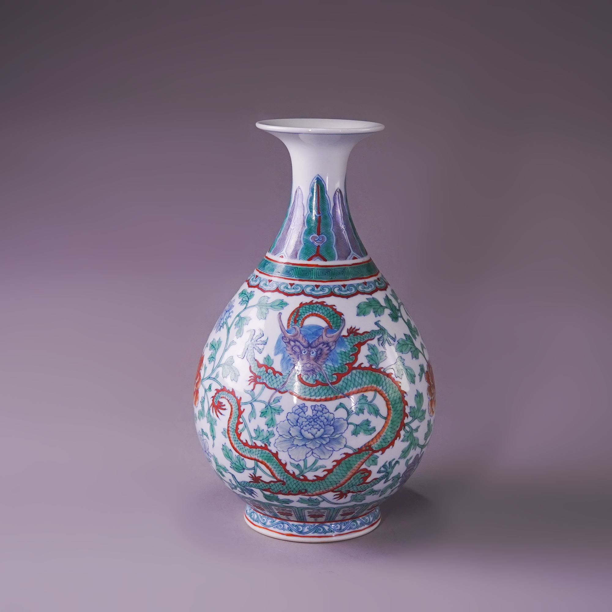 LOT006 民国斗彩龙凤纹玉壶春瓶