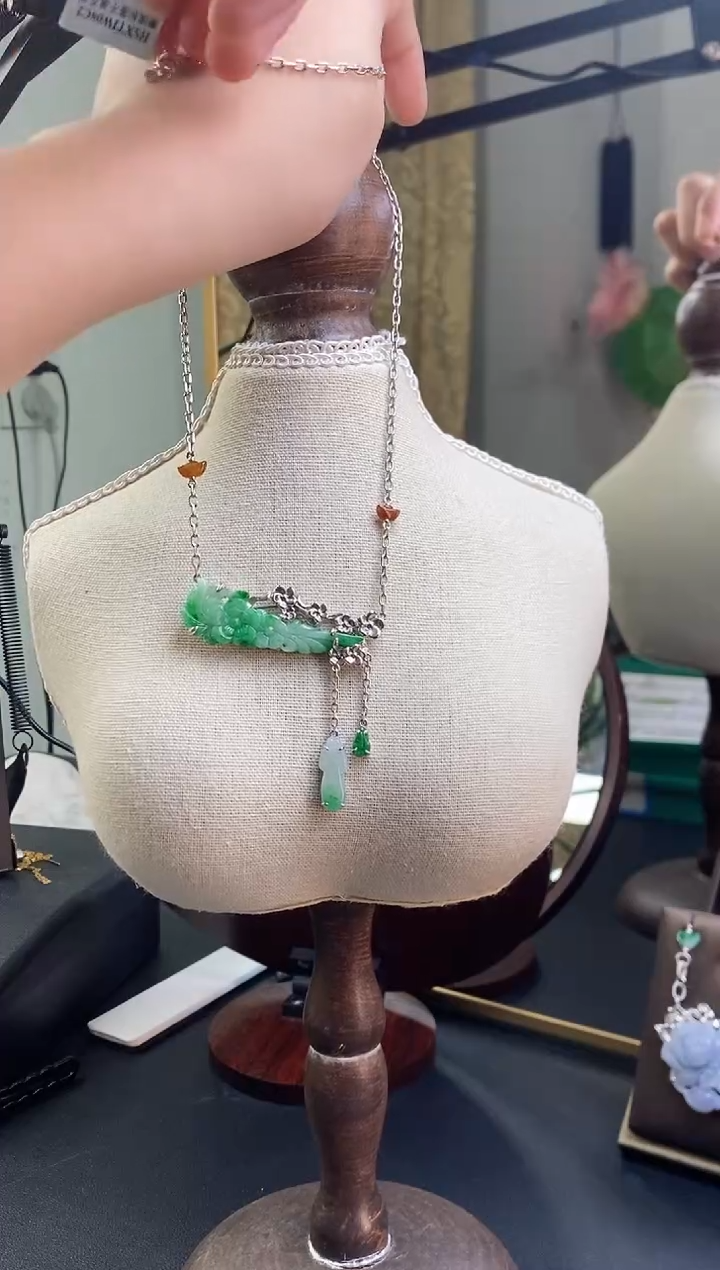 颈饰银S925镶嵌翡翠15017