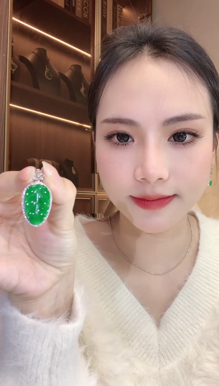 【闪购商品】翡翠吊坠(不含链)18K金镶嵌C26