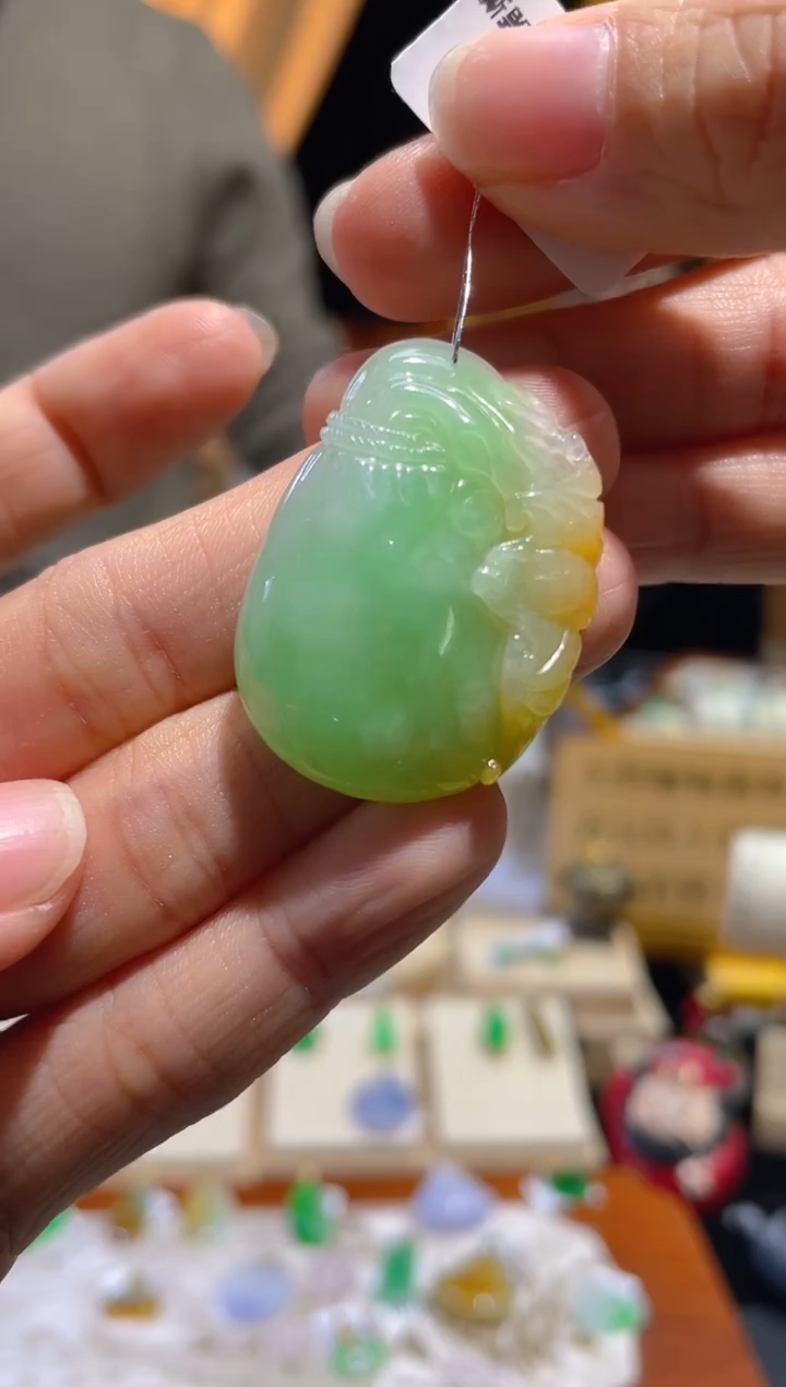 【闪购商品】翡翠颈饰未镶嵌假一赔三