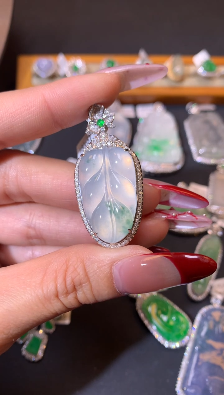 【闪购商品】翡翠吊坠(不含链)18K金镶嵌吊坠