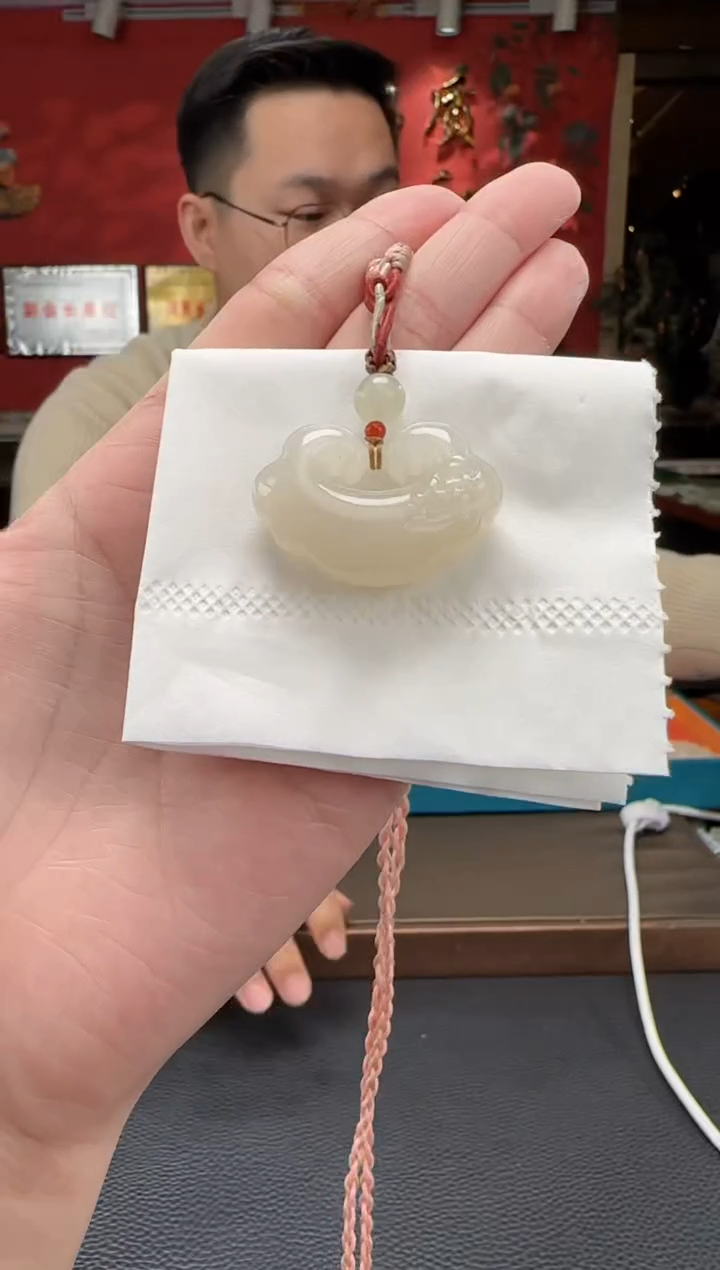 【闪购商品】和田玉颈饰未镶嵌藕粉如意锁