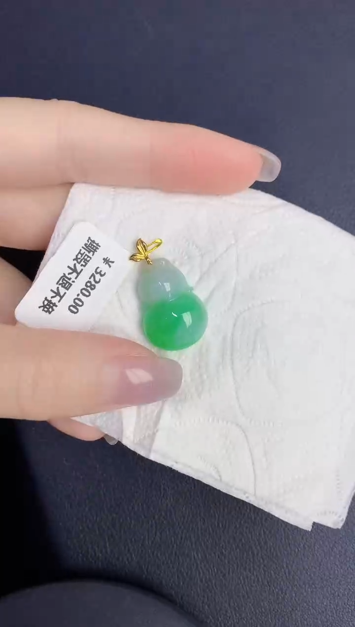 颈饰18K金镶嵌翡翠缅甸天然翡翠A货