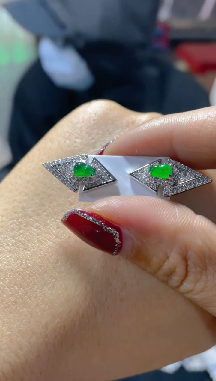 【闪购商品】翡翠耳饰未镶嵌天然A货翡翠假一罚四（多样性发货）