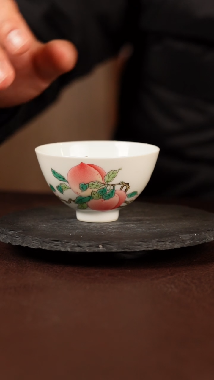 【闪购商品】景德镇釉上粉彩桃桃主人单杯