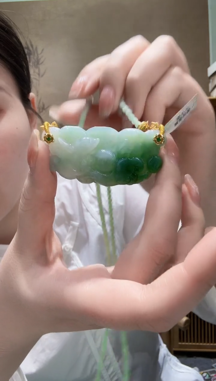 翡翠未镶嵌颈饰吊坠
