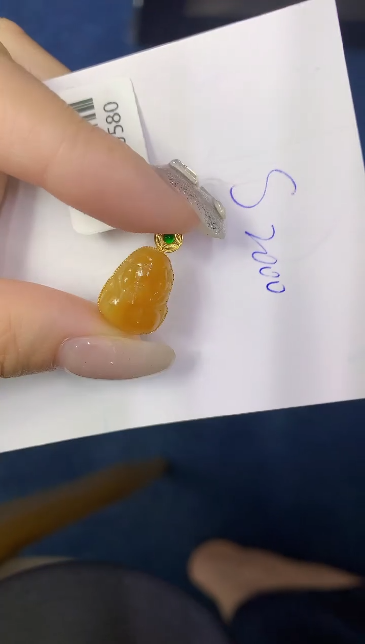 翡翠18K金镶嵌颈饰缅甸天然翡翠A货