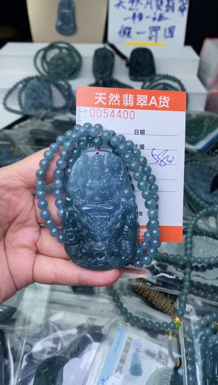 【闪购商品】翡翠颈饰未镶嵌··········