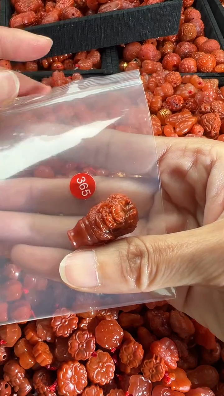 【闪购商品】南红玛瑙颈饰未镶嵌1