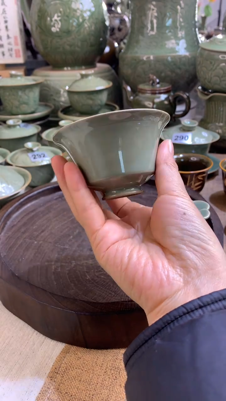 现代耀州窑青瓷素面主人杯一只