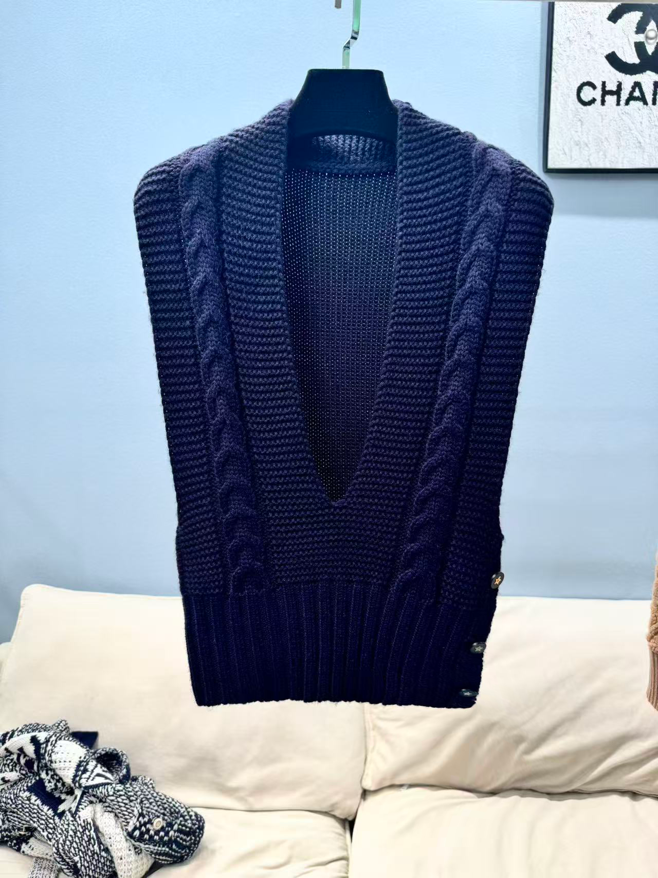 25秋冬海军蓝U型领羊毛针织马甲