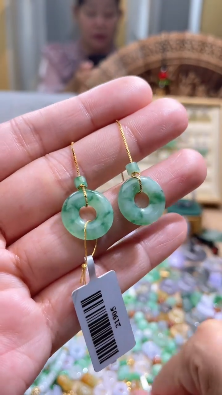 【闪购商品】翡翠颈饰未镶嵌甜甜圈一对