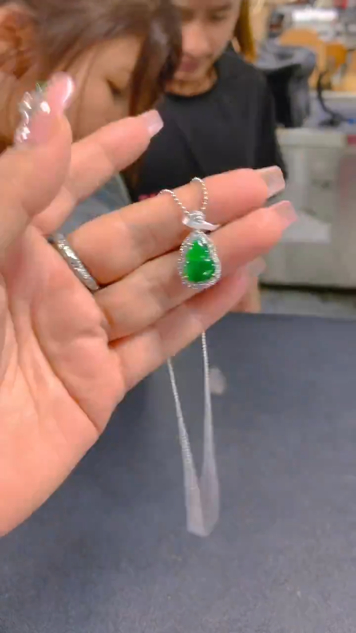 【闪购商品】翡翠吊坠(赠链)未镶嵌0850569429多样性发其一