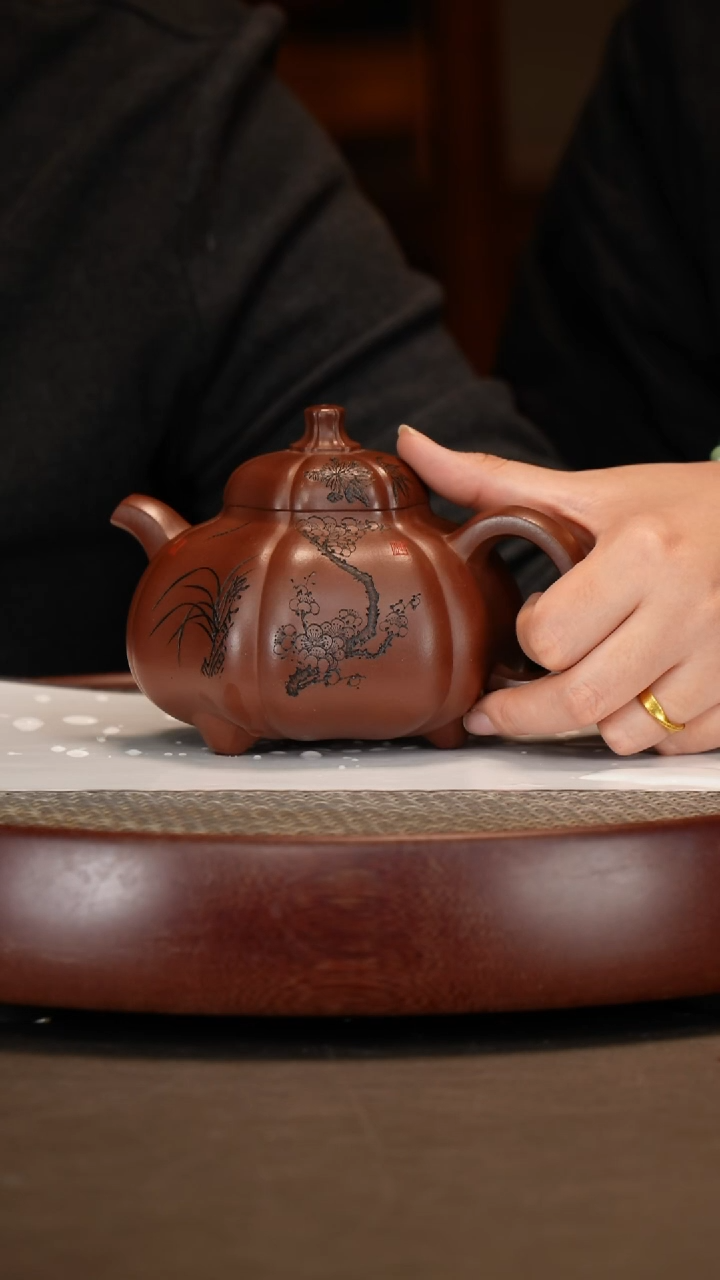 【闪购商品】紫砂茶壶筋纹三足乳鼎+梅兰竹菊四条屏