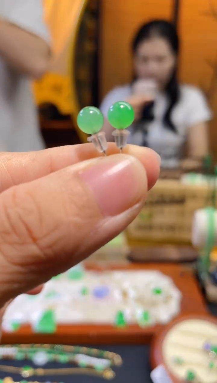 翡翠18K金镶嵌颈饰耳钉