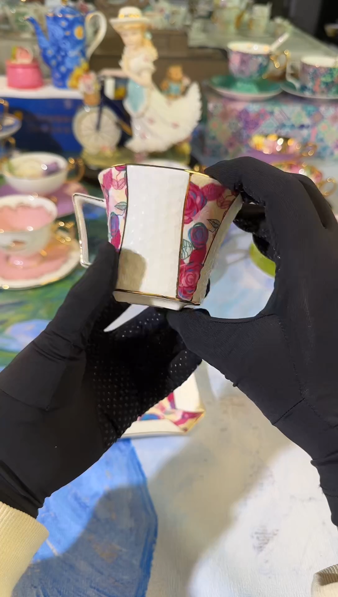 【闪购商品】瓷片yiaisi手绘描金+骨瓷材质 送小汤勺