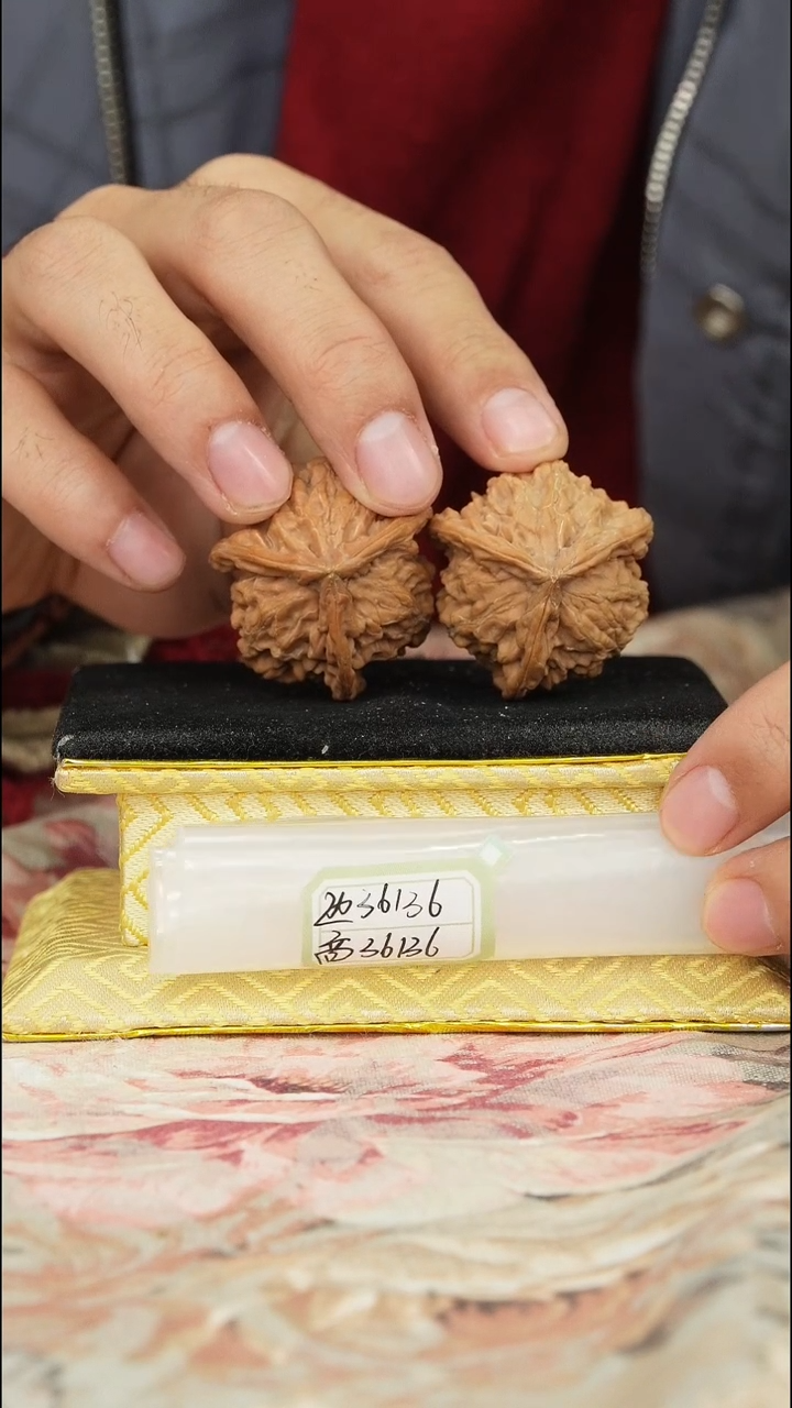 【闪购商品】文玩核桃把件盘山三棱微修