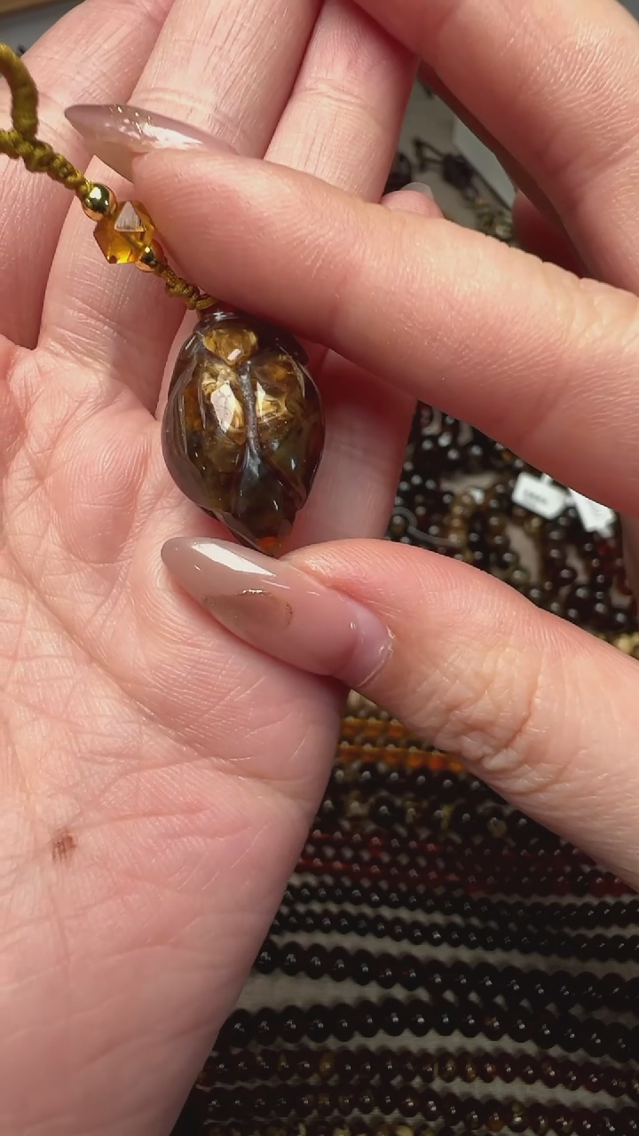 【闪购商品】琥珀手链未镶嵌抚顺琥珀花蜡荷花雕件