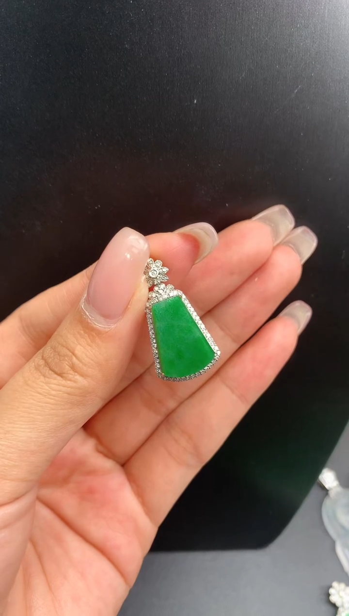 【闪购商品】翡翠颈饰18K金镶嵌无事牌1359