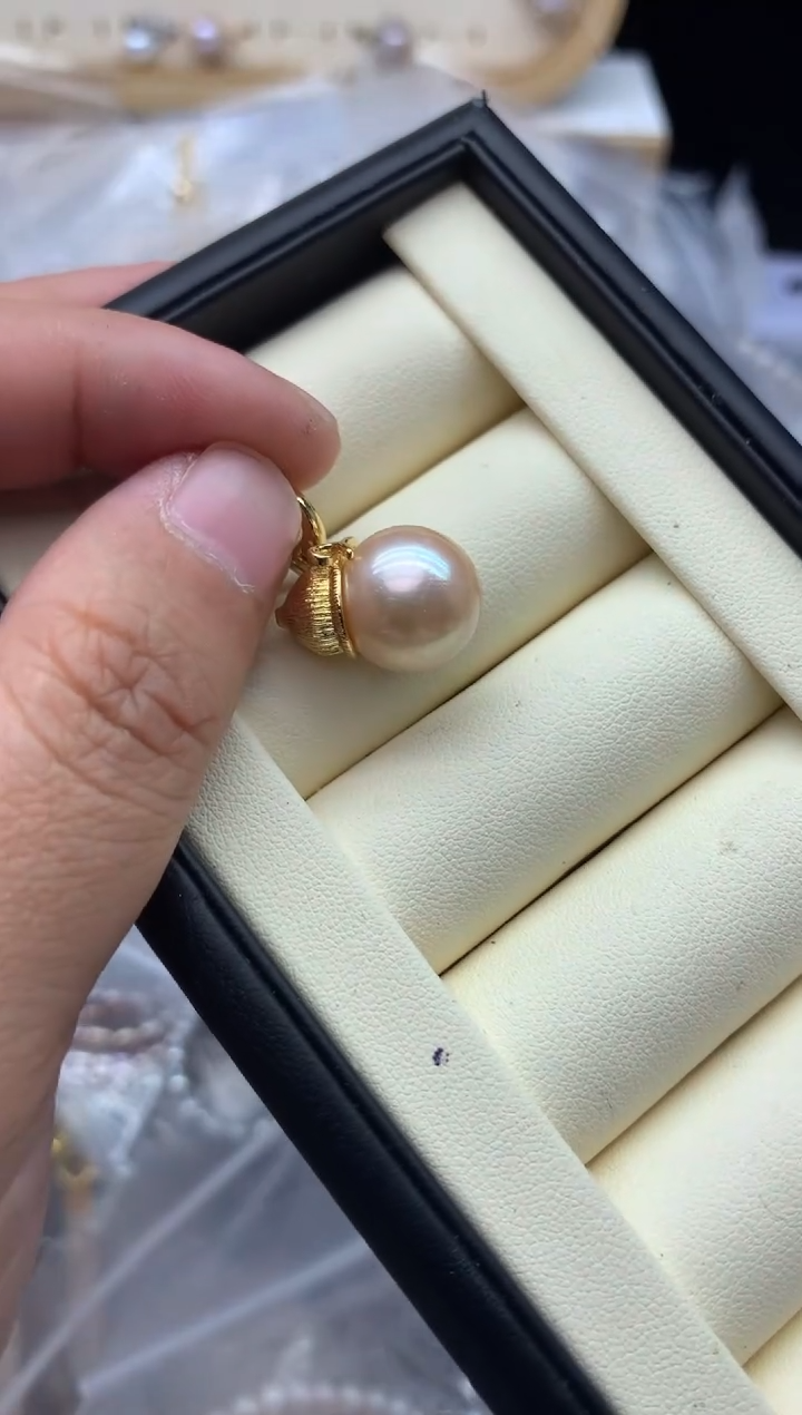 吊坠(不含链)未镶嵌淡水珍珠多样性发其一，非无暇