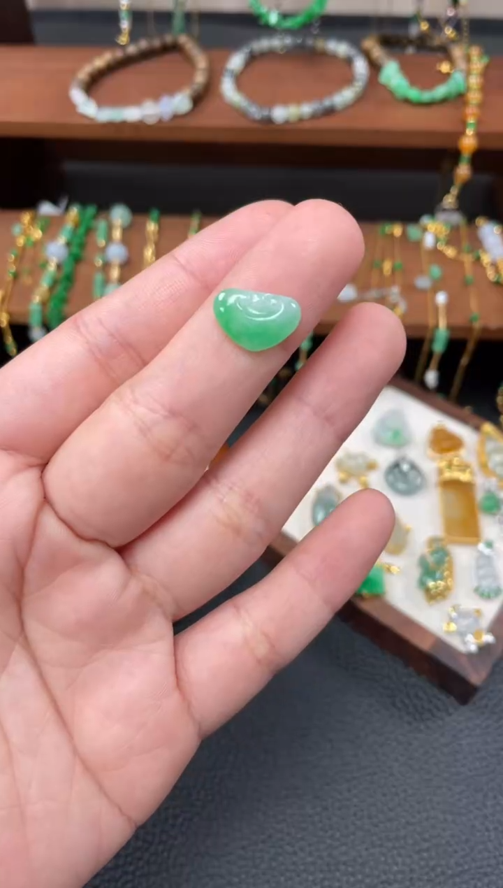 【闪购商品】翡翠吊坠(不含链)18K金镶嵌一个    P156