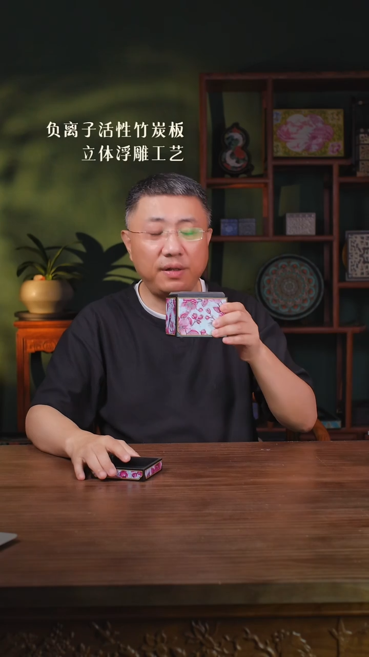 壹藏贰宝釉红花鸟十公分盒子