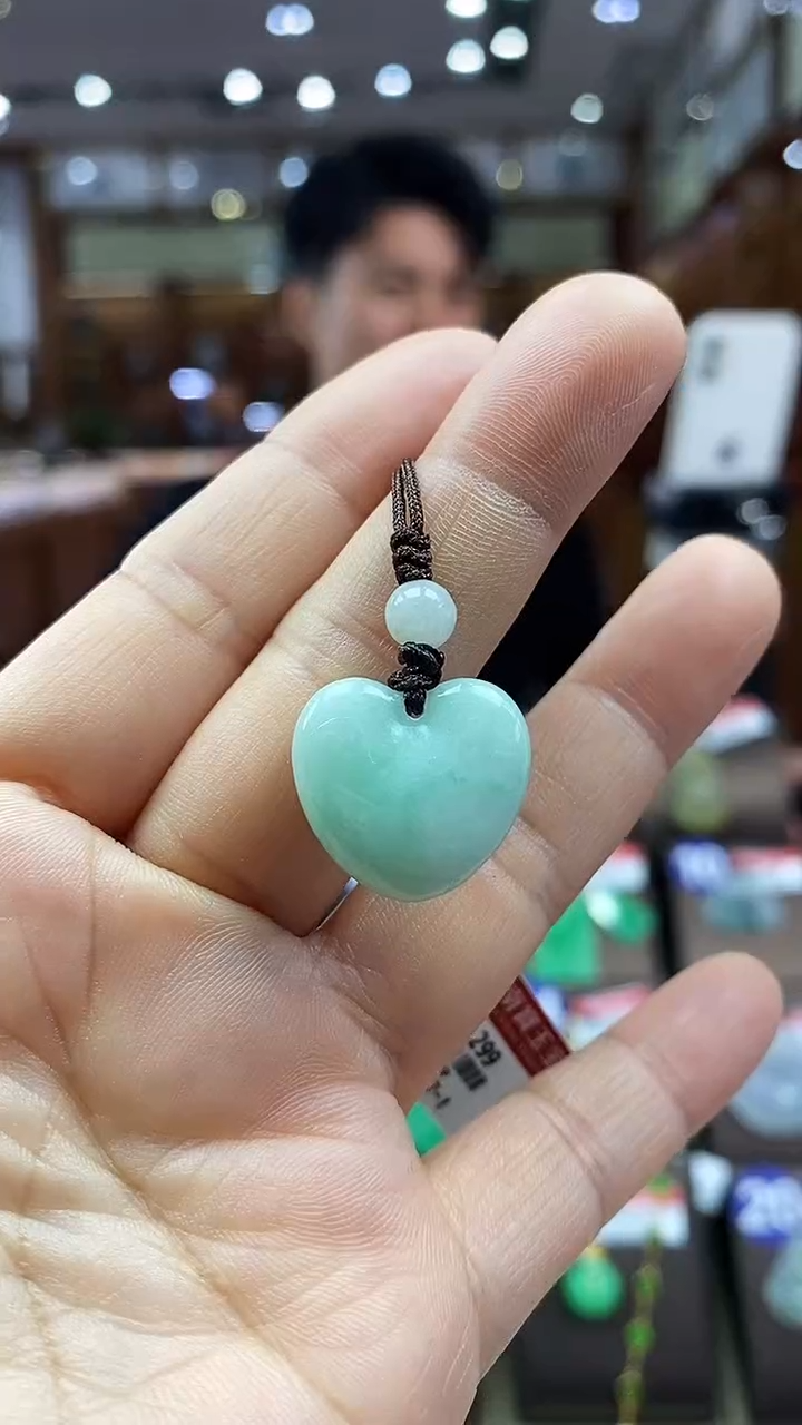 颈饰未镶嵌翡翠桃心